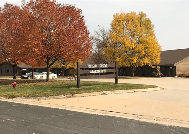 cedarcourt-colonycourt, adams MN